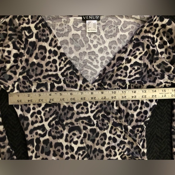 VENUS Leopard 🐆 Animal Print surplice cold shoulder top NEW - Picture 7 of 11